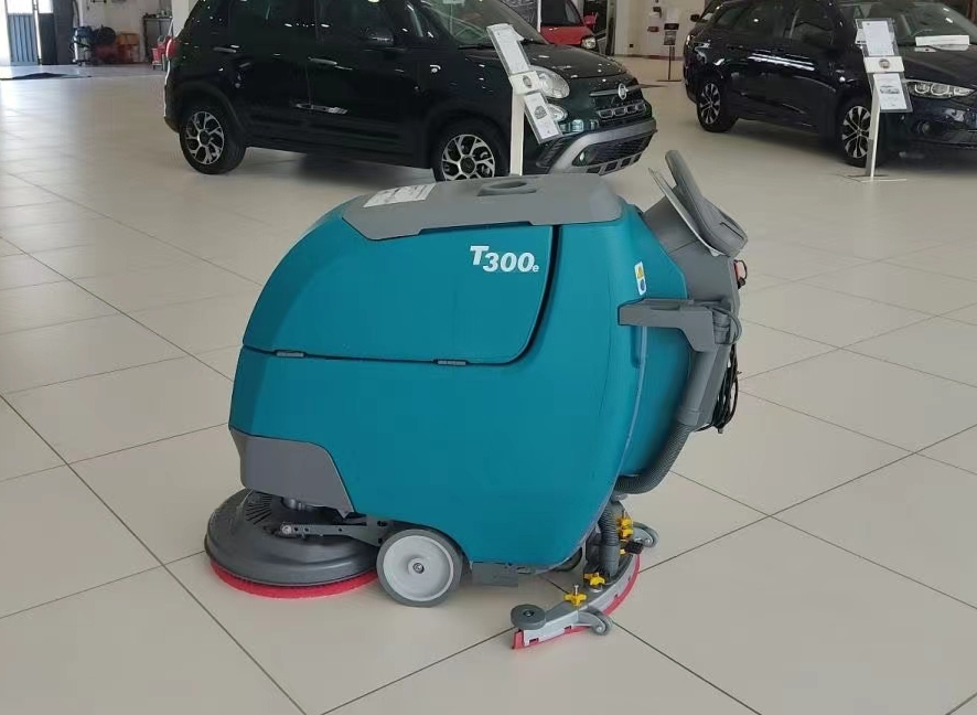 大商場(chǎng)清潔，還在使用人工？現(xiàn)在都用洗地機(jī)啦