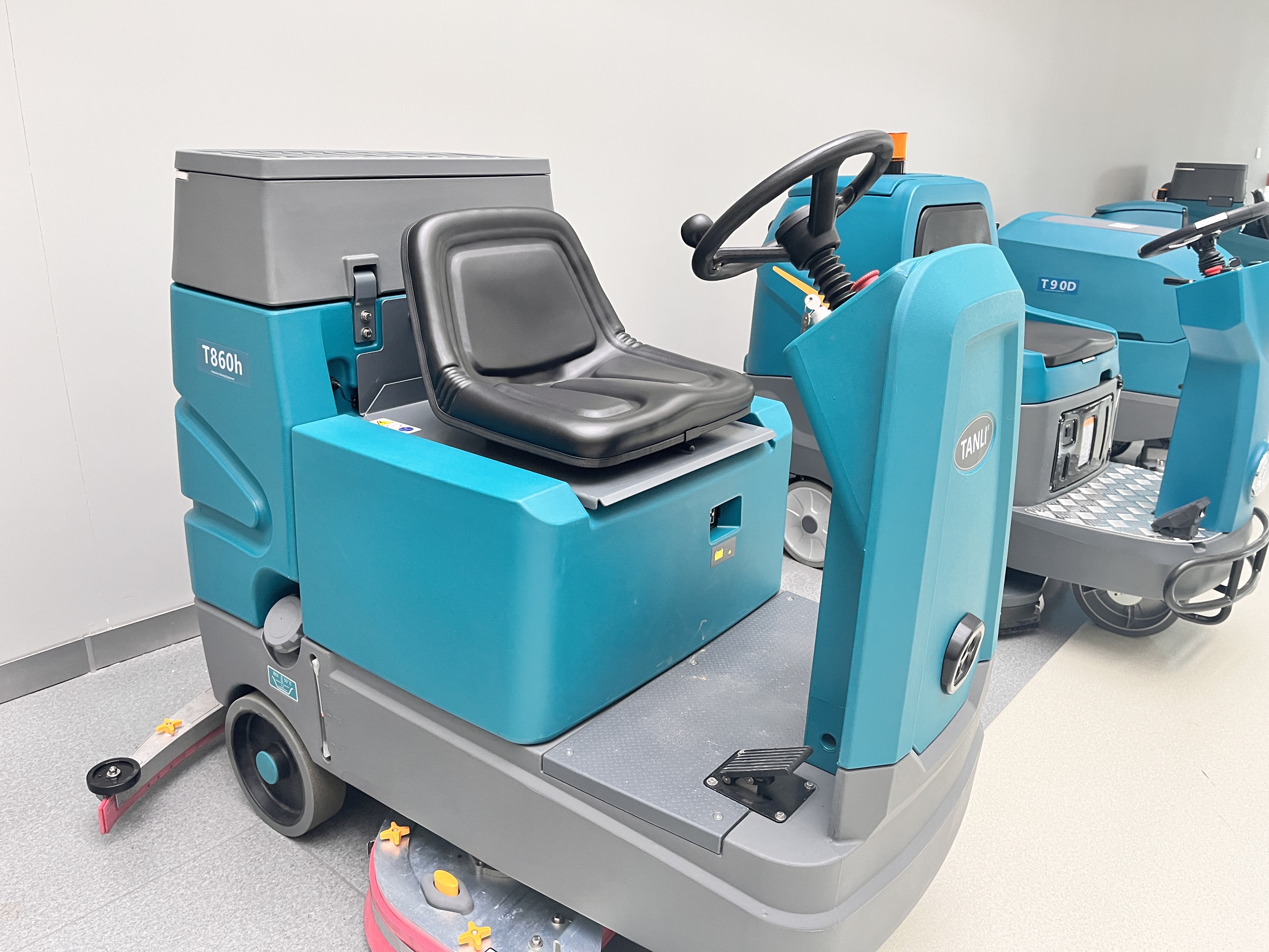 關(guān)于工廠洗地機，27年經(jīng)驗讓我們成為行業(yè)領(lǐng)袖！