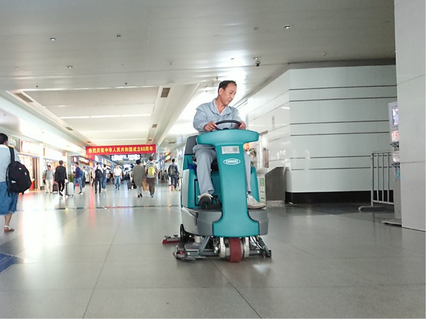 工廠為何選擇洗地機(jī)？