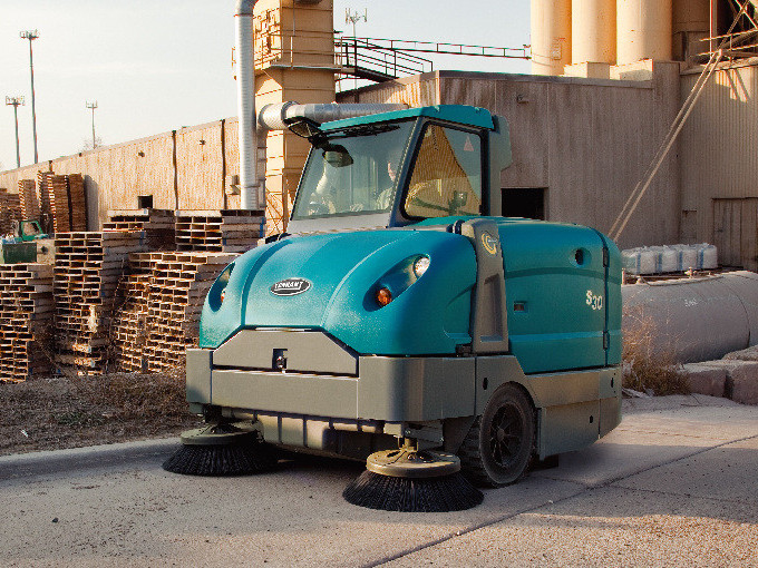 掃地機(jī)or洗地機(jī)？工廠清潔如何抉擇？