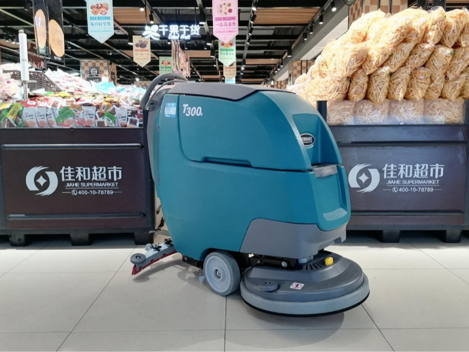 雨雪天氣地面濕污，超市該如何處理？