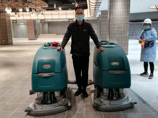 大型商場洗地機使用時要注意什么？