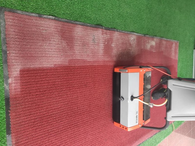 這不是一臺(tái)簡單的扶梯清洗機(jī)？！