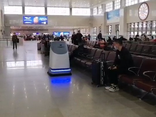 坦力無人大型掃地機(jī)“下凡”，車站清潔難題一鍵 “飛升”