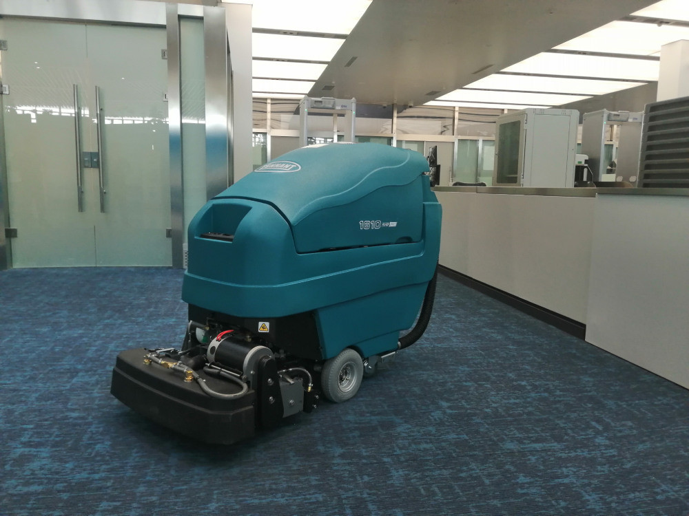 不洗不凈，洗地機(jī)讓電競(jìng)酒店“亮起來(lái)”