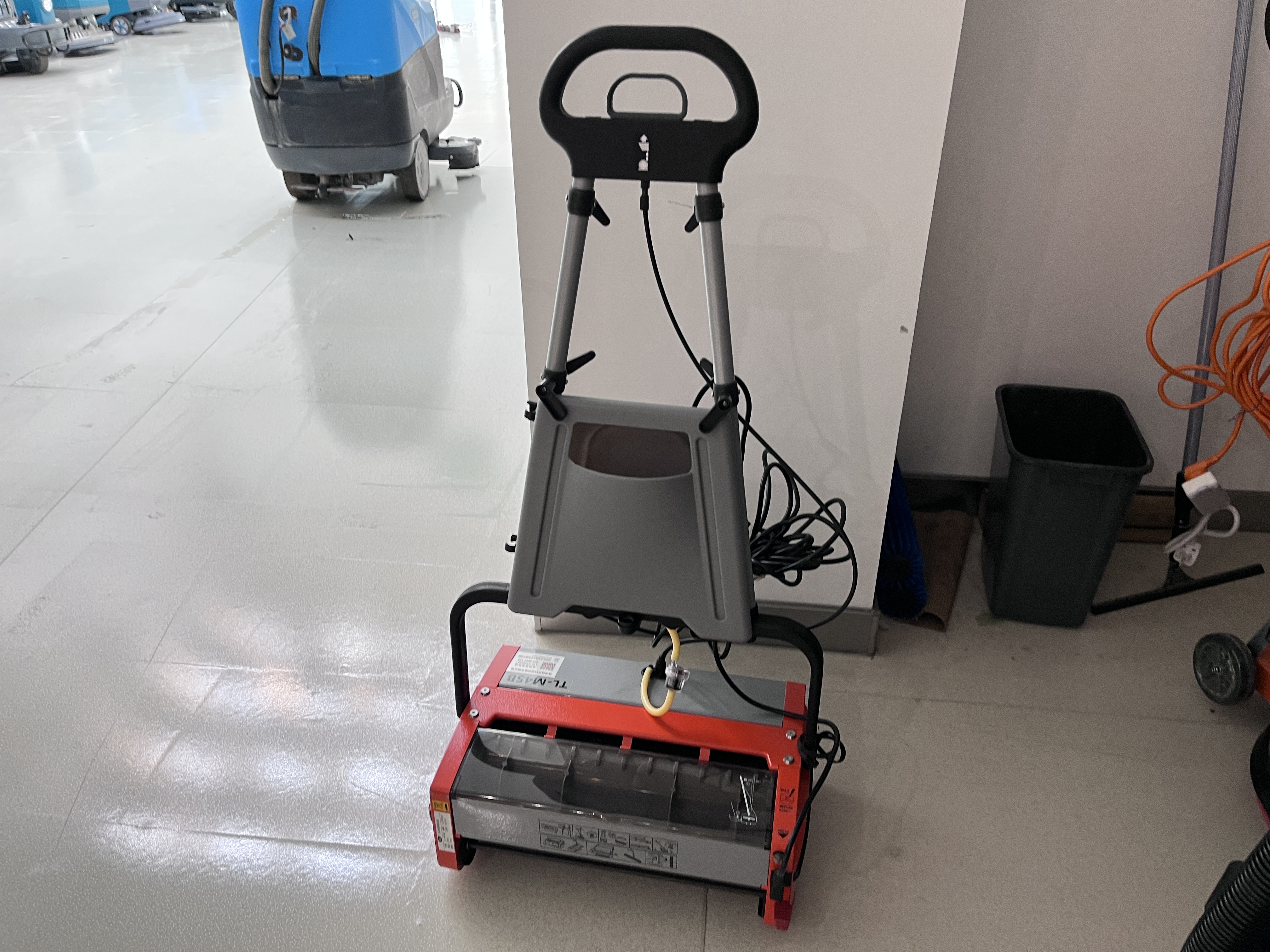 扶梯清洗機，關注用戶體驗！