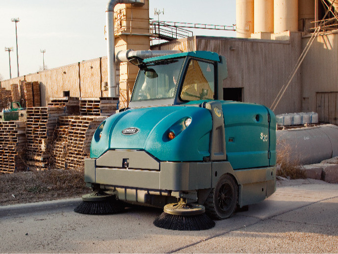 一年無休的環(huán)衛(wèi)工人，寒冬里要這樣使用掃地機(jī)