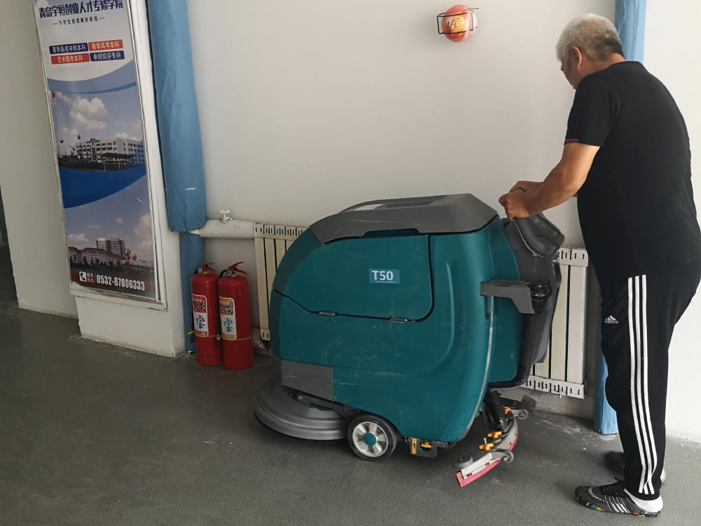 啤酒廠車間如何保持潔凈衛(wèi)生？看洗地機大顯神威