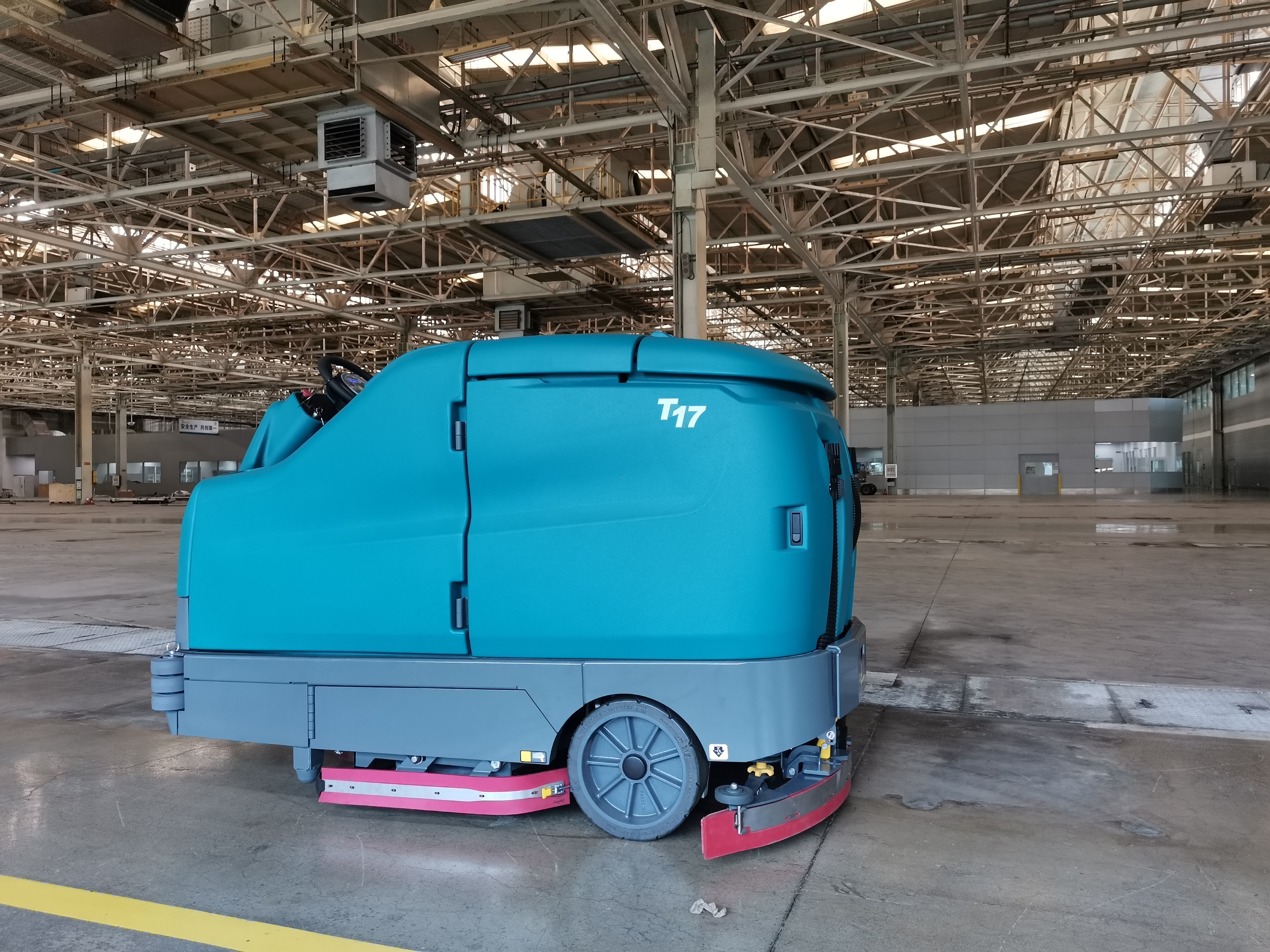 物流倉庫洗地機(jī)應(yīng)該怎樣選？