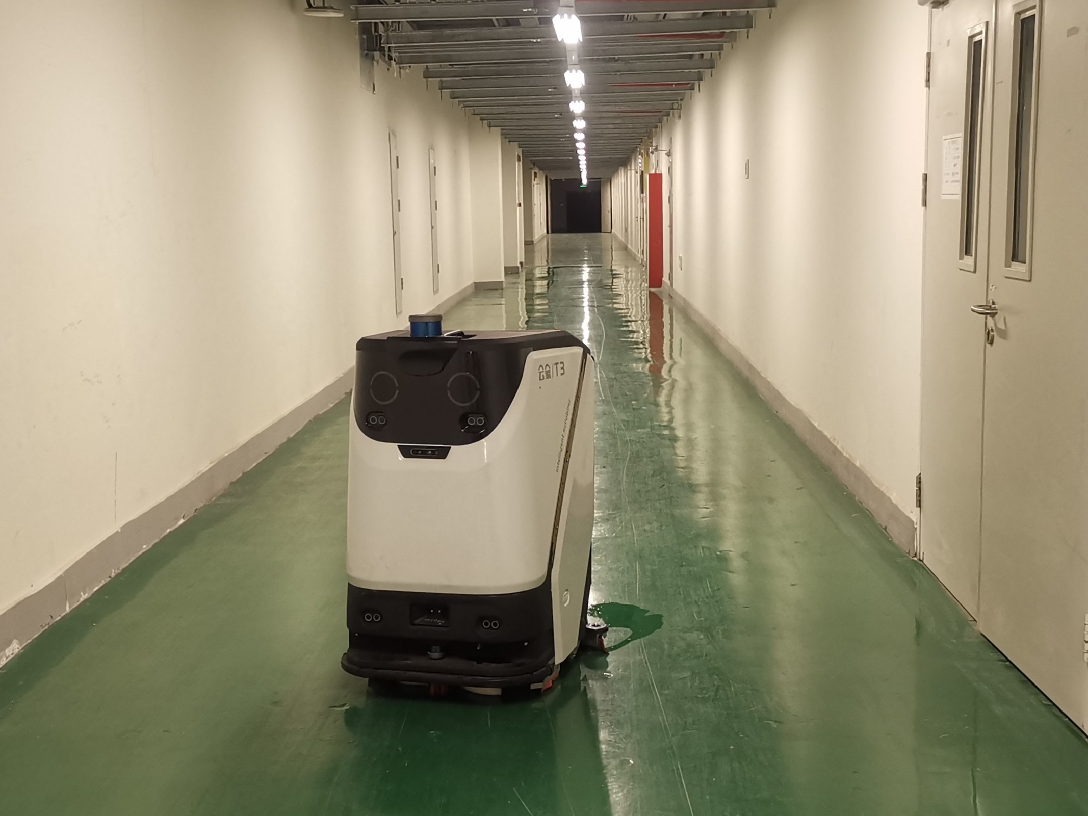 浙江某科技館名氣打響了！近期好評(píng)率提高了80%原來(lái)竟是引入坦力智能洗地機(jī)器人
