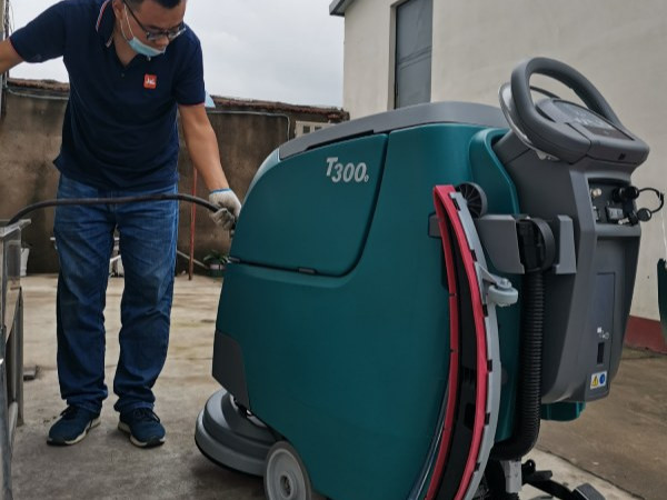 工業(yè)洗地機(jī)和商業(yè)洗地機(jī)有什么不同？