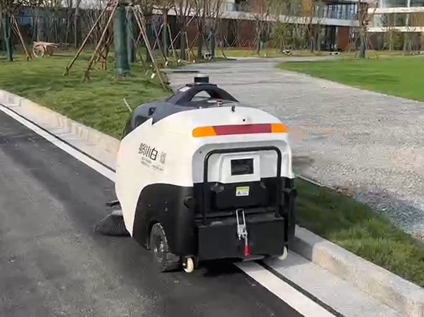 汽車組裝廠保潔難題破解：坦力機(jī)器人3小時橫掃油污碎屑