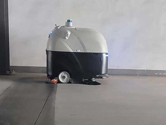 王楚欽孫穎莎晉級八強，坦力無人駕駛洗掃車清潔秀 “新招”！