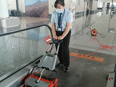 商場(chǎng)車(chē)站自動(dòng)扶梯如何清洗？用這個(gè)黑科技！