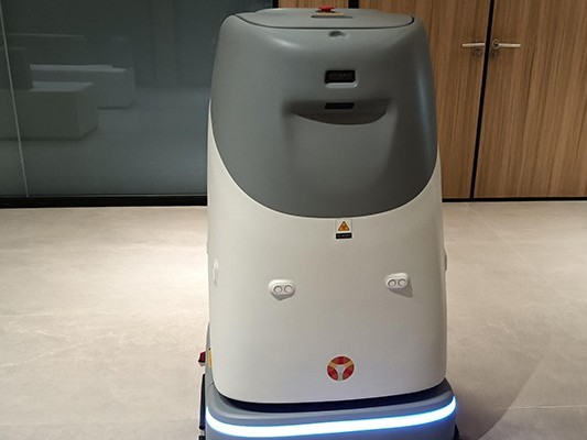 6 星級酒店靠啥 “吸睛”？坦力無人掃地機器人放大招