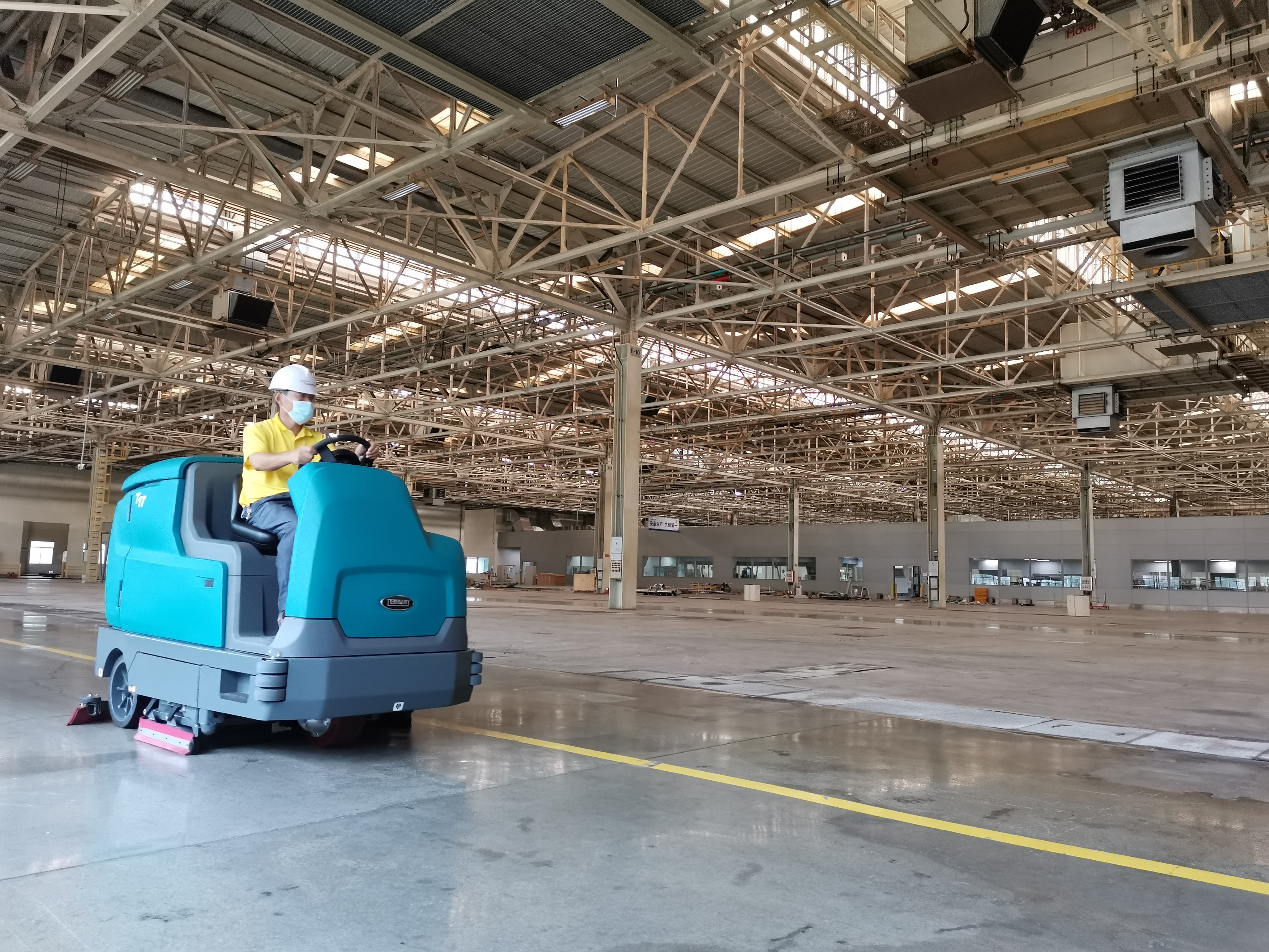 不同工廠適合用什么類型的洗地機(jī)？