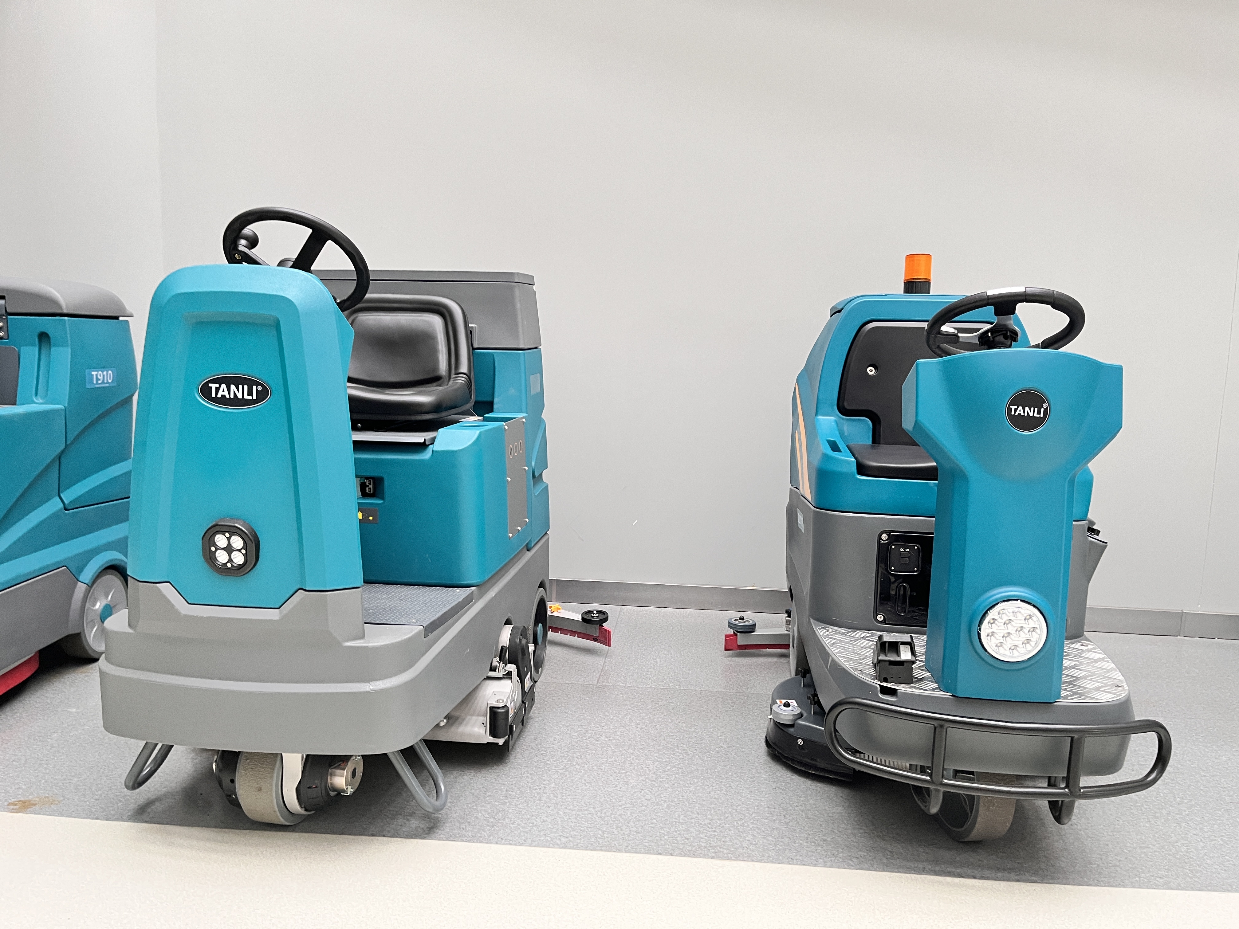 工廠洗地機(jī)，讓清潔時(shí)間壓縮