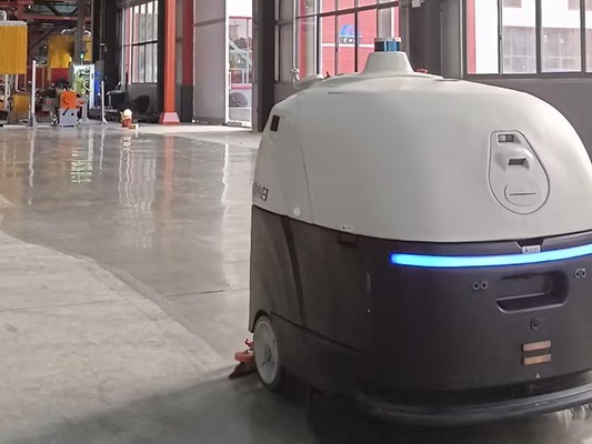 坦力工業(yè)用洗地機(jī)器人：我能與AGV互聯(lián)，解決企業(yè)清潔難題