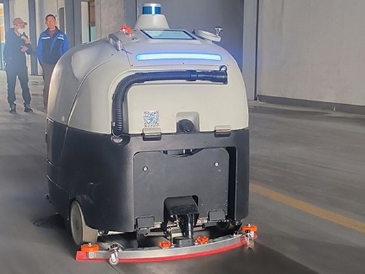 清潔工搬設(shè)備累到哭？這臺坦力智能無人駕駛洗地機(jī)自己坐電梯干活！